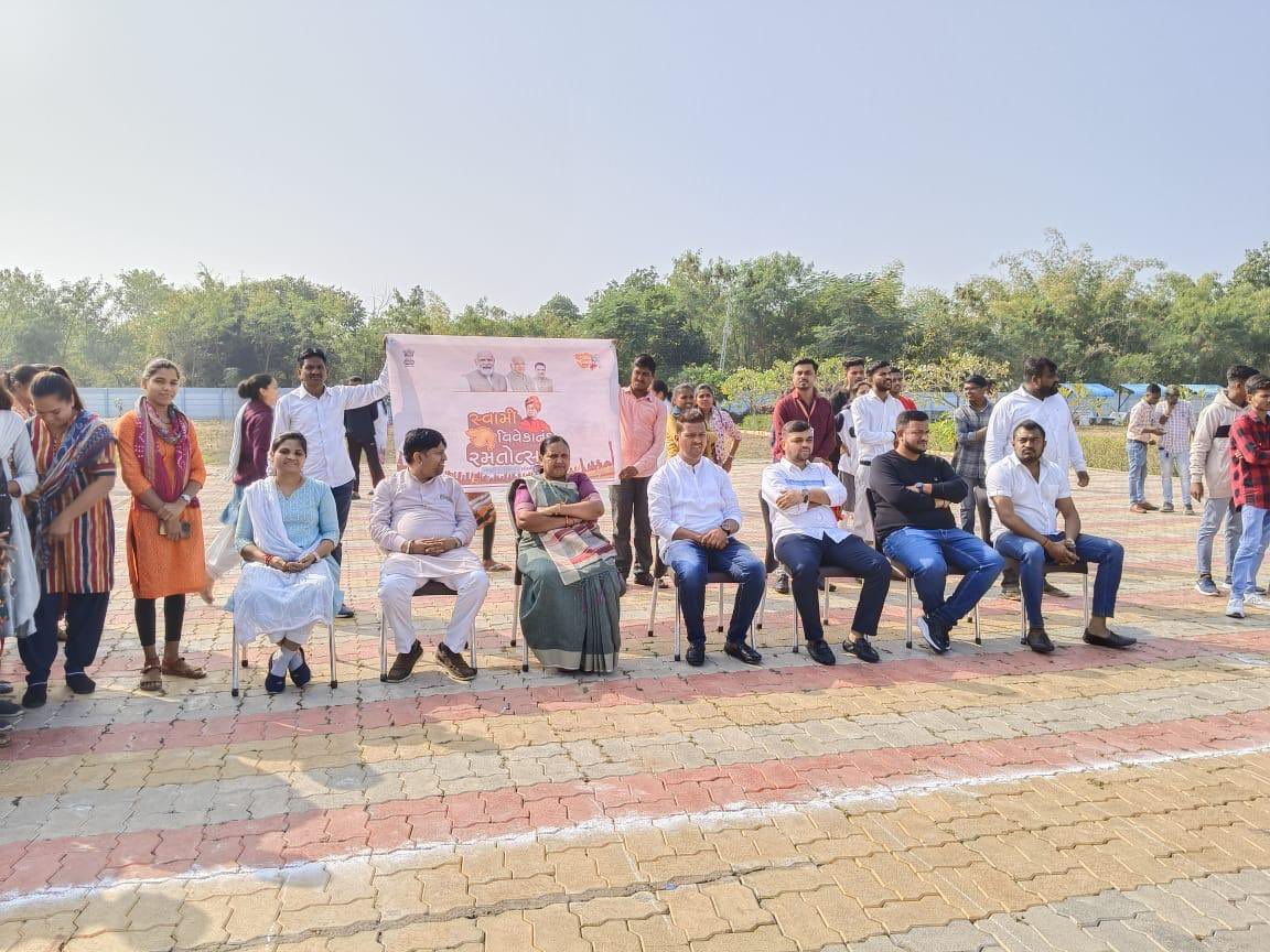 svgrybguj's tweet photo. છોટાઉદેપુર ખાતે રાષ્ટ્રીય યુવા દિવસ અન્વયે આયોજિત સ્વામી વિવેકાનંદ રમતોત્સવ અંતર્ગત સાંસદ શ્રી @GeetabenRathwa જીની ઉપસ્થિતિમાં વિવિધ પારંપરિક રમતો યોજાઈ.

આ રમતો સંદર્ભે રુચિ વધારવા માટે સાંસદશ્રીએ સૌને પ્રોત્સાહિત કર્યા અને રમતોને દૈનિક જીવનનો ભાગ બનાવવા આગ્રહ કર્યો.

#SST2024 https://t.co/ea9eXLj0si