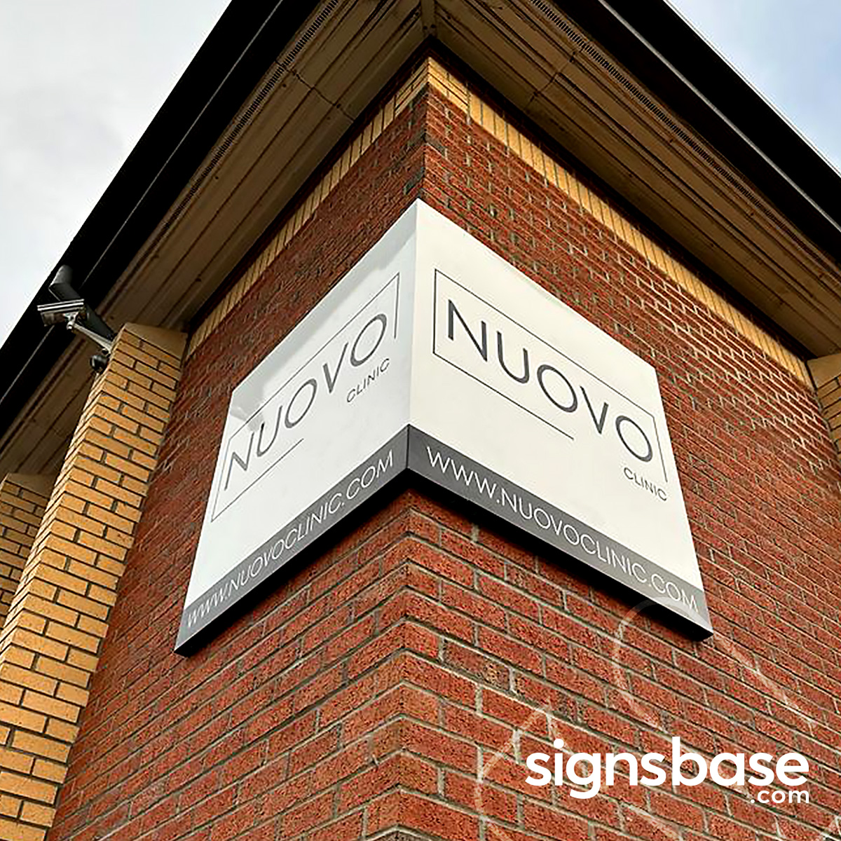 signsbase's tweet photo. Check out our latest project completed for Nuovo Clinic, featuring edge-lit built-up letters, mounted to a frosted mirror backplate, as well as a brushed aluminium sign on locators and an external corner tray.

#signage #3dlogo #officebranding