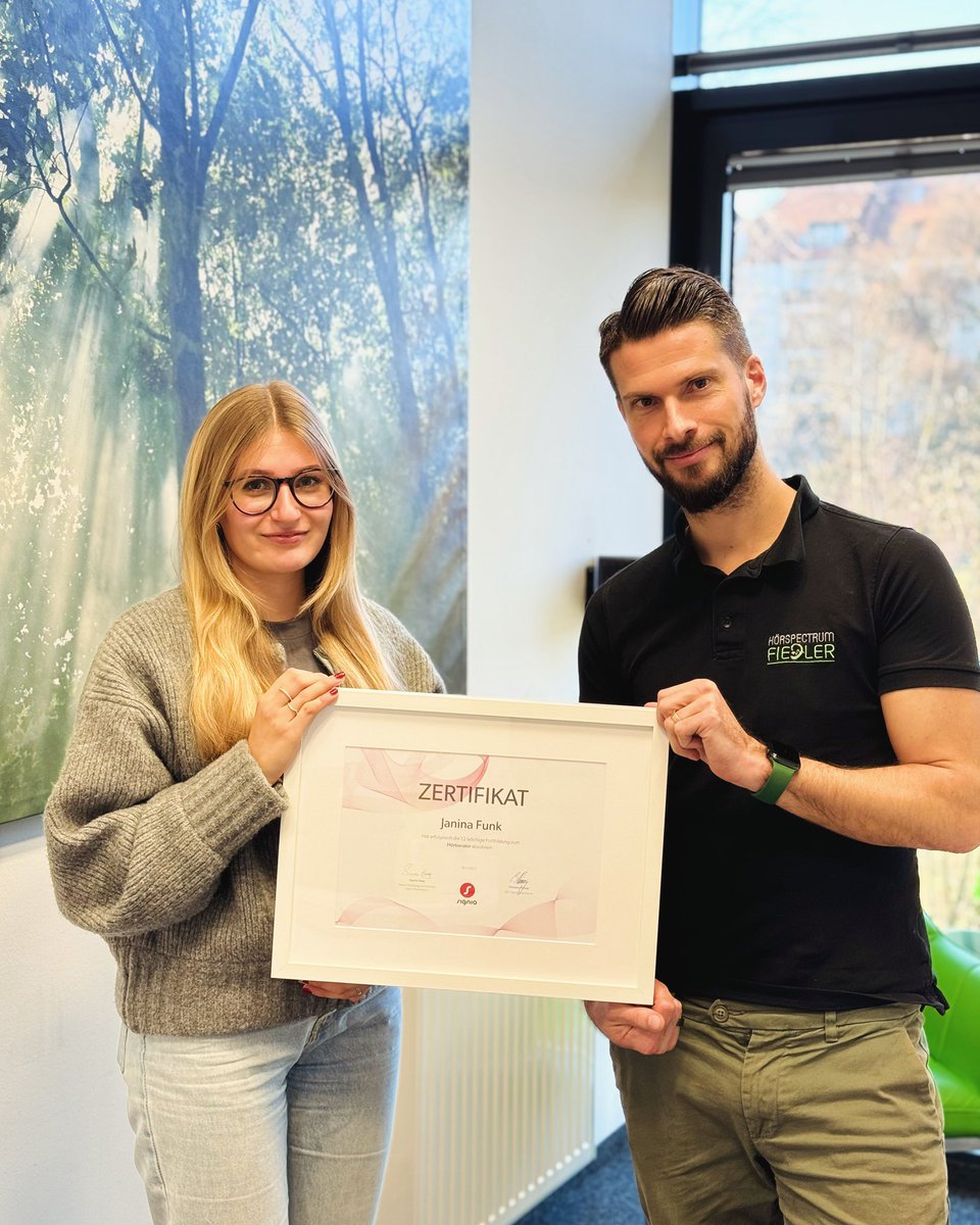 Herzlichen Glückwunsch!🎊🎈🍾🎉 Wir gratulieren Janina Funk zum erfolgreichen Abschluss zur Hörberaterin. Seit drei Monaten unterstützt uns Frau Funk am Empfang und ist kaum noch wegzudenken.Durch Ihre Fortbildung hat Sie nun noch mehr fachlichen Background.