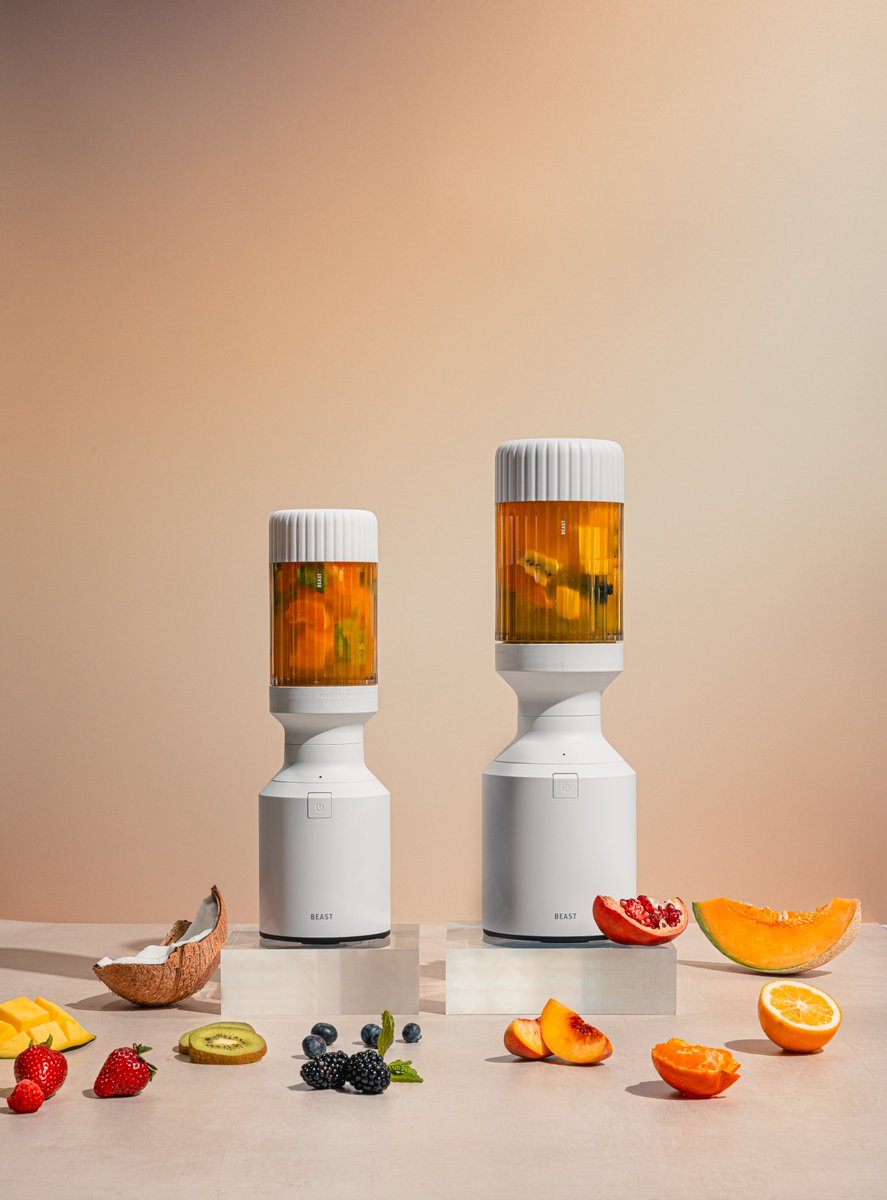 beasthealth's tweet photo. The Mini is small and mighty, making it perfect for specialized blending jobs like grinding spices, mincing garlic, or chopping onions.

Our original Beast Blender is great for people who enjoy large smoothies or prep recipes for multiple family members. https://t.co/fMAzk3QToj