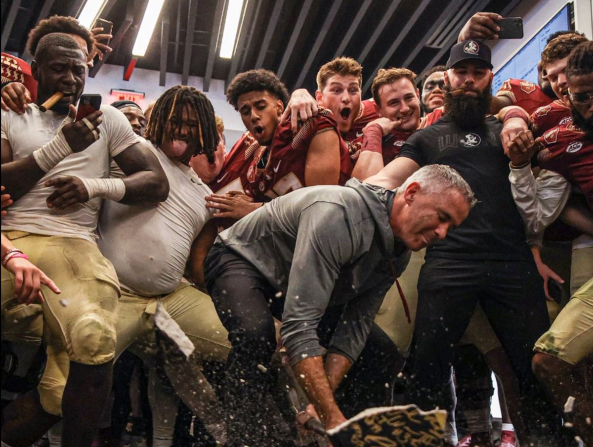fifthquarterfsu's tweet photo. 😎

📸 @SInow @NoleGameday https://t.co/iOoLe5wG1U