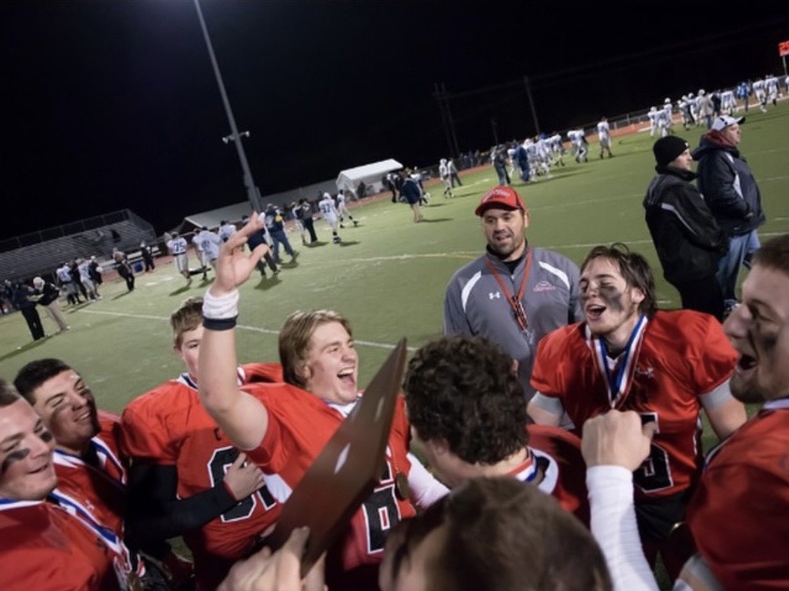 CometsFootball2's tweet photo. We miss you everyday Tanner, you’ll always be a Comet! #TK6 🏈☄️❤️🤍 https://t.co/o6HzVuVIy2