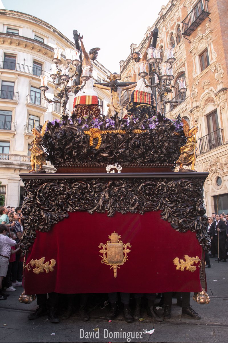 Los viernes en Sevilla.

📷 David Domínguez

#Sevilla #Viernes #TDSCofrade