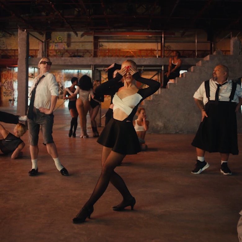 Info Ariana tweet media