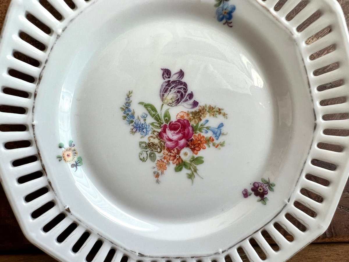 VSeagrape's tweet photo. 🐕 Big deals! Ring Dish, Vintage Trinket or Ring Dish Floral Garden Pattern, Vintage Collectable Trinket Ring Dish w Wild Flower Design, Trinket Bowl only at $22.00 on https://t.co/ZiQv3EIZMh Hurry. #TrinketDish #RingDish https://t.co/mRHztN9ONR