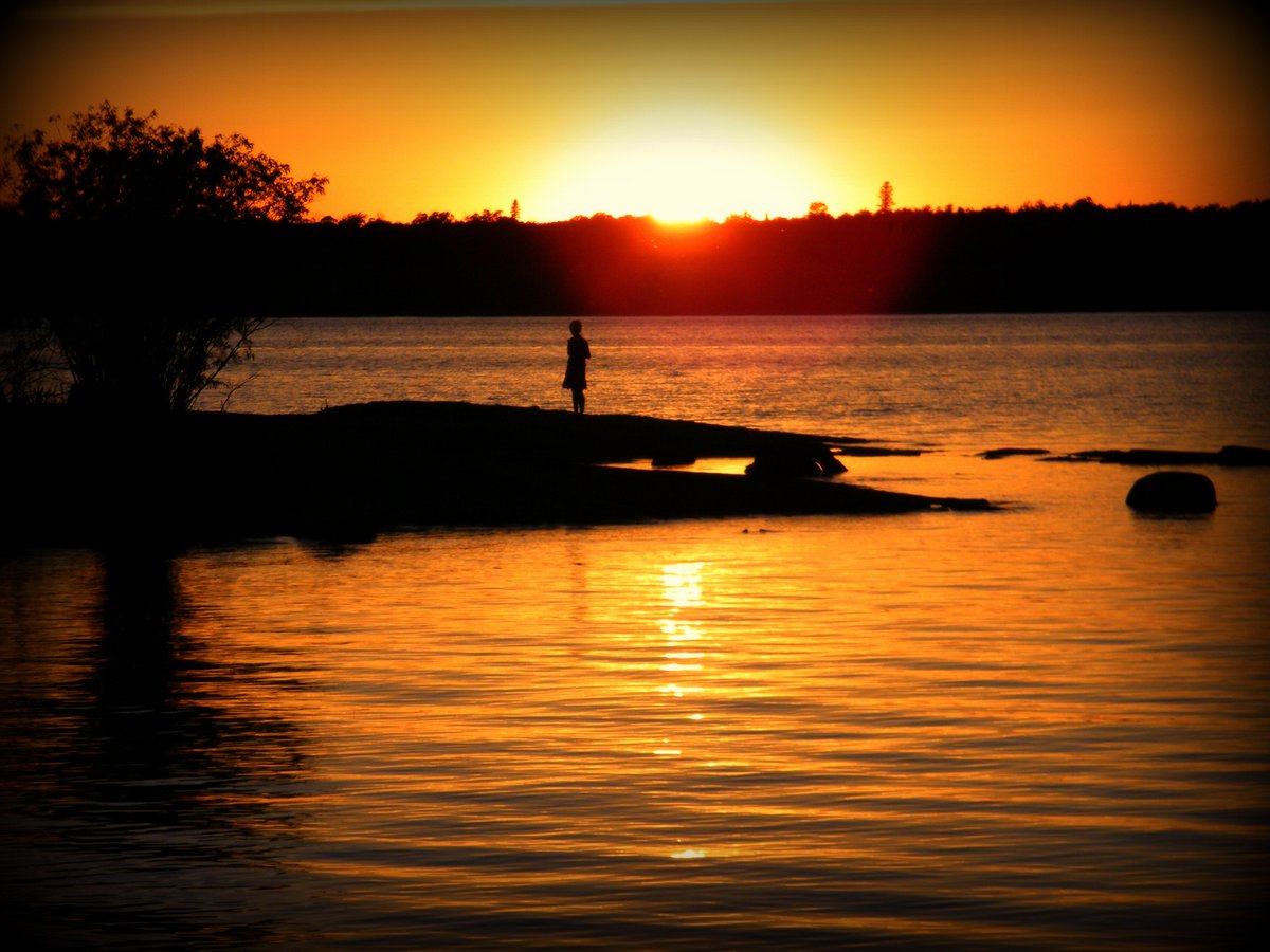 Fearless13Z's tweet image. "Summer Sunset over the Winnipeg" circa 2023 - in Whiteshell Provincial Park in Eastern Manitoba #Summer2023 #sunset #sunsetphotography #landscapephotography #WinnipegRiver #whiteshellprovincialpark #Eastern #Manitoba #Canada