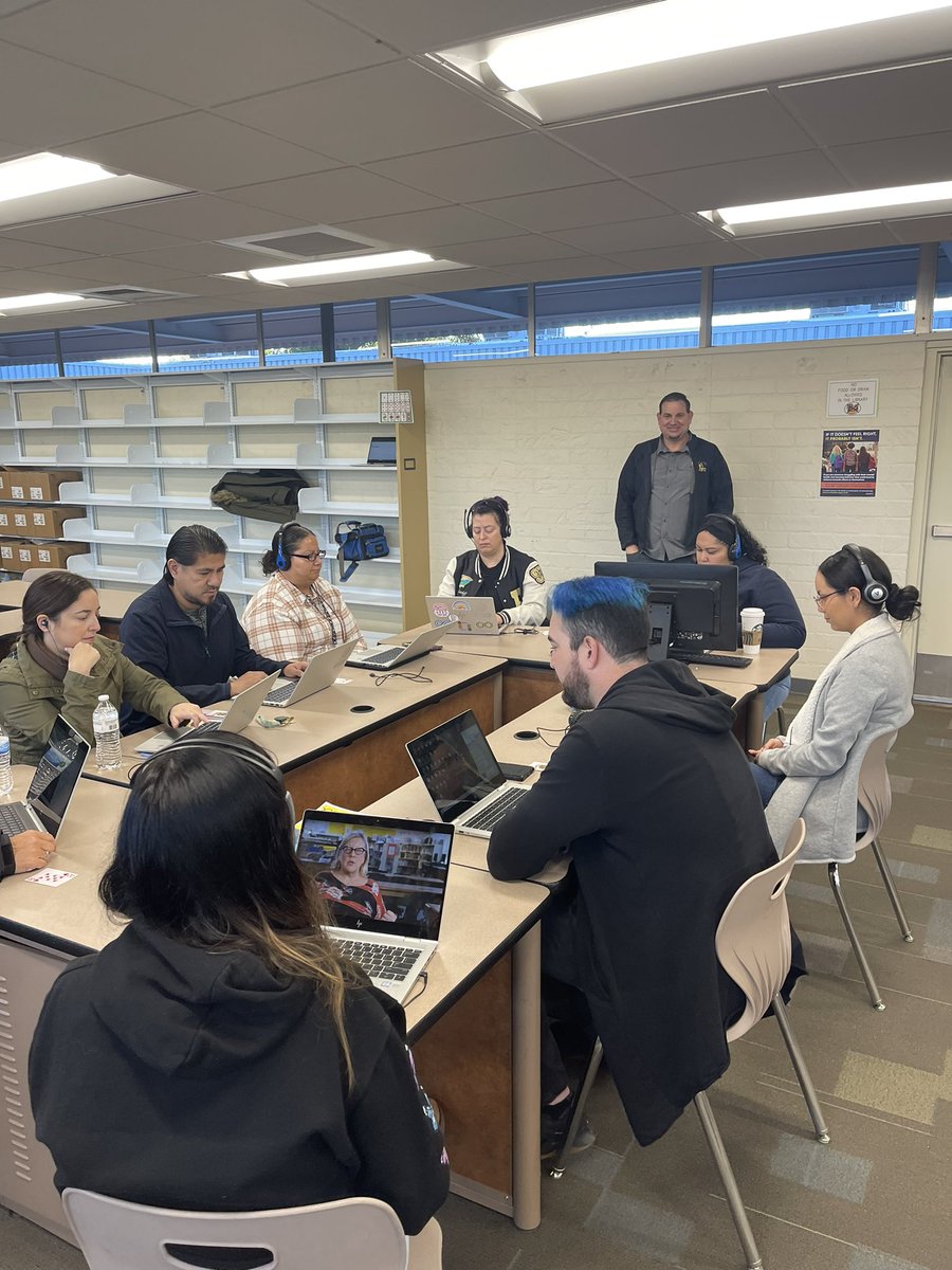 @PUSDEdTech LSF modeling station rotation teaching @FremontAcadPUSD teachers & admin about the #CAELRoadmap #AcademicDiscussion #CooperativeStructures using Fan&Pick
#InteractiveVideoMethod using @edpuzzle #SmallGroupInstruction using @quizziz