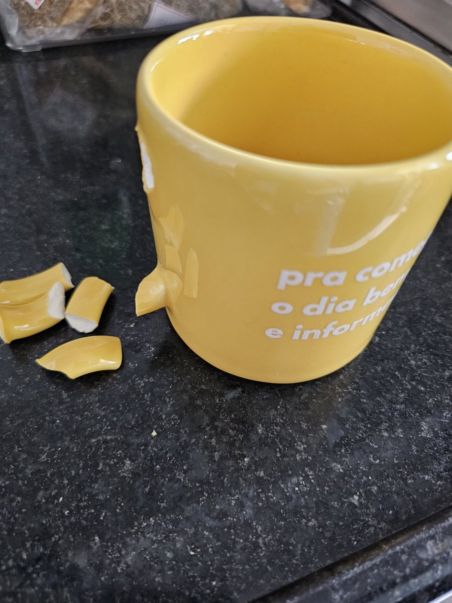 JPdoWhats's tweet photo. @thenews_br Recebi hoje a caixa com a caneca amarela fruta das 100 indicações, fiquei super feliz, mas agora fui abrir a caixa e chegou com a alça quebrada, com quem posso falar?  

Podem ajudar? Sou fã e ainda sonho com a mochila e em ajudar no envio das news pelo WhatsApp 💛💚 https://t.co/8EHM0Kg9Om