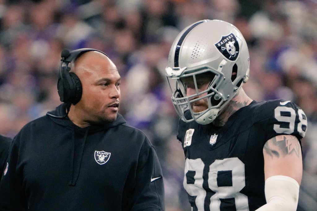 OmniStudioLive's tweet photo. REPORT: NFL Insider @RapSheet reports that #Raiders Maxx Crosby has "drawn a line" with owner Mark Davis where he made it clear Antonio Pierce should be retained as HC.

"I’m told is drawing a line in the sand regarding the next coach. The 3-time Pro Bowler wants Pierce." https://t.co/qKwQ6ChkdJ