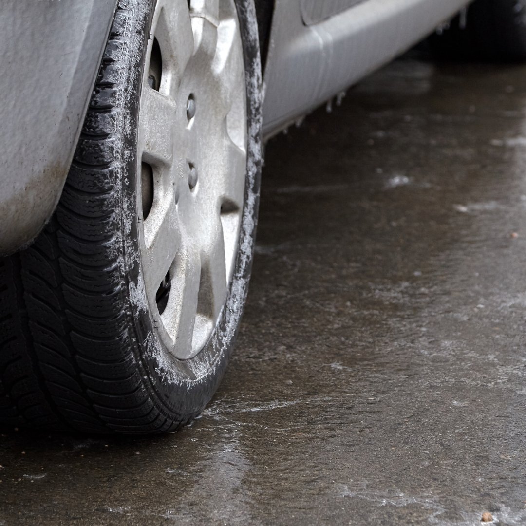 Beware of black ice❕ If you drive over black ice and start to skid:
🧊Ease off the accelerator.
🧊Look and steer in the direction you want to go.
🧊Don't brake! This will make the situation worse.
🧊Repeat until you regain control.

Find out more: bit.ly/3R5ewY6