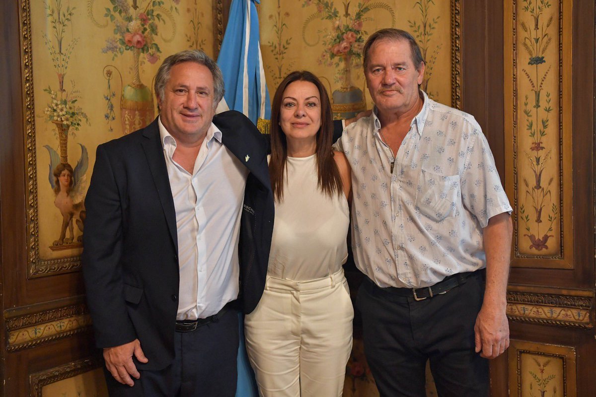 MinCapHum_Ar's tweet image. La ministra de Capital Humano, Sandra Pettovello, junto al secretario de Niñez, Adolescencia y Familia, Pablo de la Torre, recibió hoy a Ramón Dupuy, abuelo de Lucio Dupuy.
