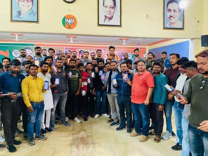 jhariashish's tweet photo. आज भारतीय जनता युवा मोर्चा जिला मंडला की आगामी कार्यक्रमों की तैयारियों को लेकर अतिआवश्यक बैठक आहुत की गई जिसमे भाजयुमो के प्रदेश महामंत्री आदरणीय श्री Rahul Tiwari जी, प्रदेश कार्यसमिति सदस्य वा मंडला जिला के प्रभारी श्री Atul Dubey जी का मार्गदर्शन प्राप्त हुआ.. https://t.co/EIWzGYW4Mk