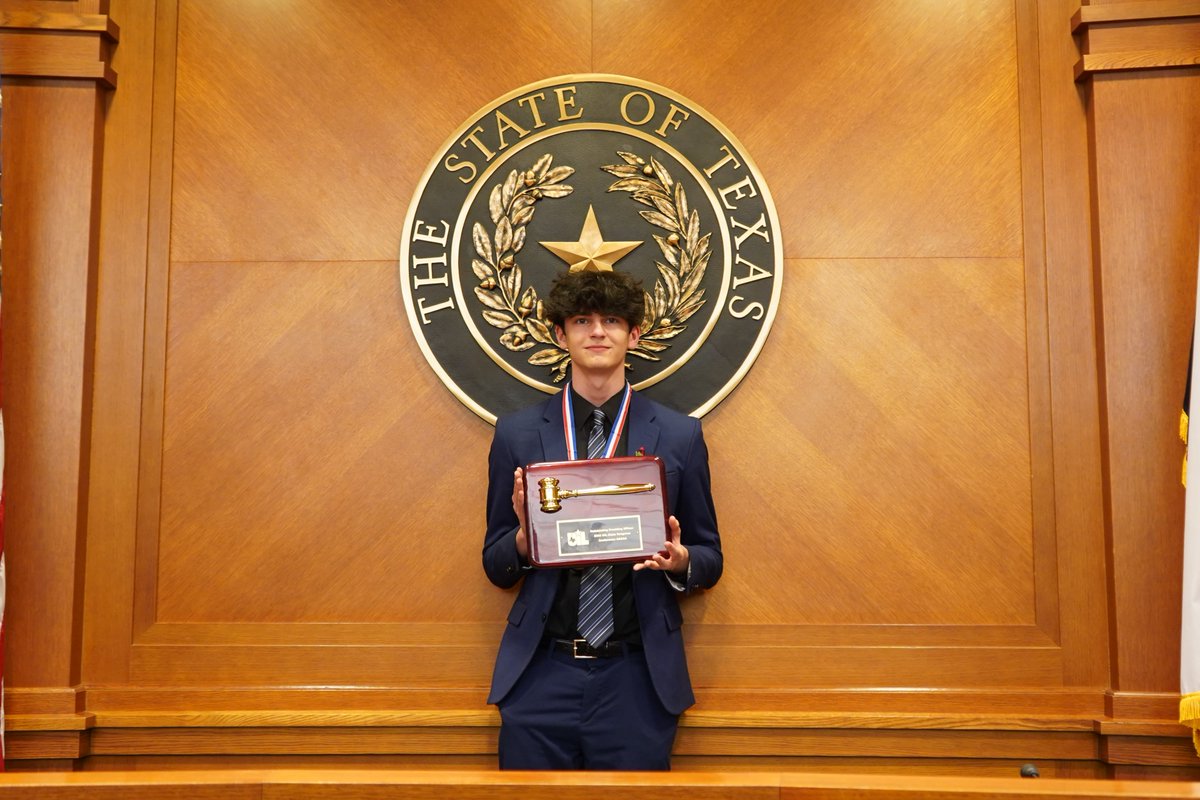 Congrats to our new Conference 5️⃣🅰️ #UILState Congress champion and outstanding presiding officer!

🥇 Waleed Haider – Pflugerville Hendrickson <a href="/Hawk_Debate/">Hawk Speech&Debate</a>
👨‍⚖️ Tyler Phillips - Princeton <a href="/PantherSpchDb8/">PantherSpeech&Debate</a>