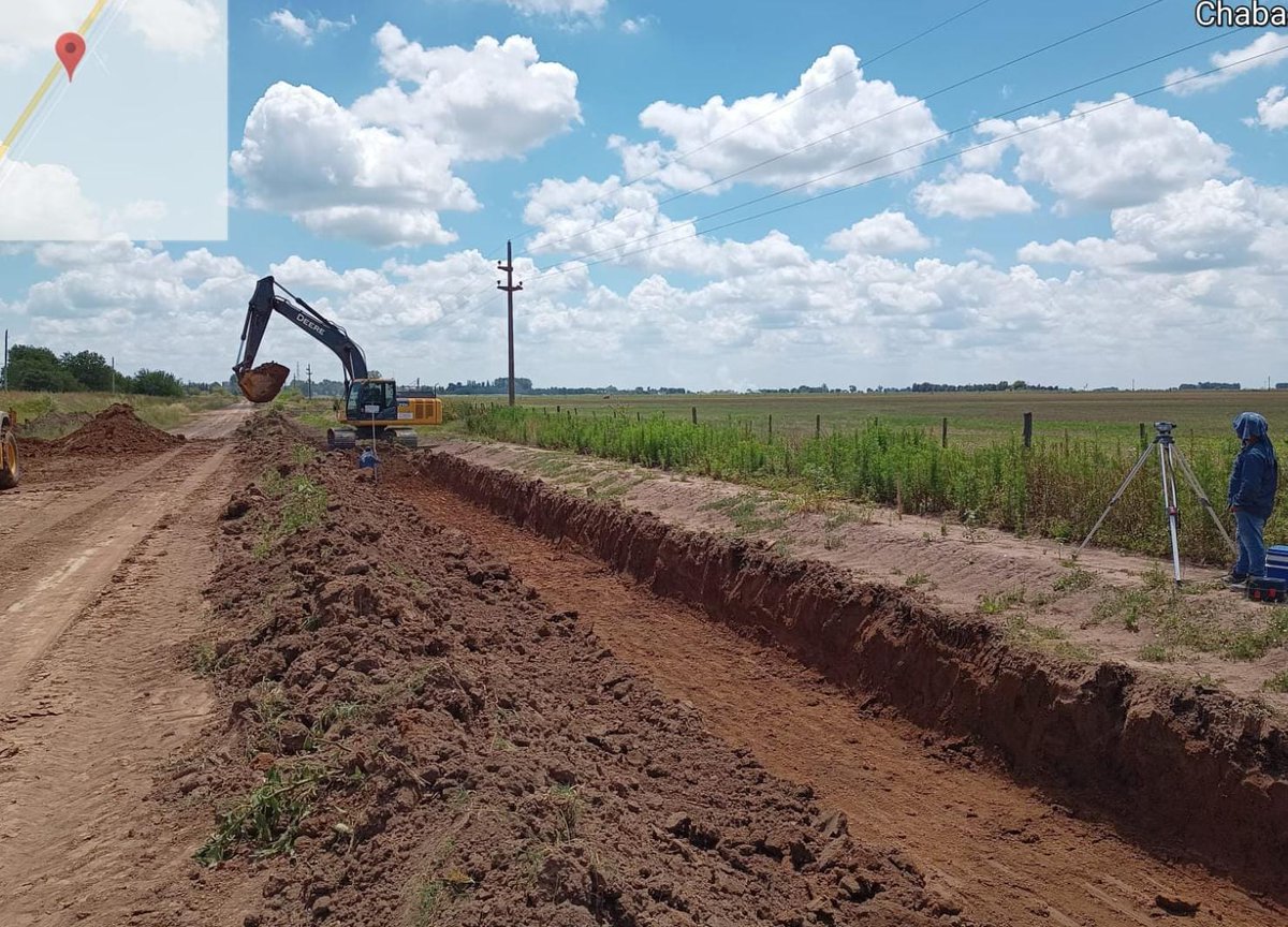 CHABÁS: OBRAS DE DEFENSAS HÍDRICAS EN MARCHA 🏗️💦

La readecuación del canal Garello contempla la construcción de 18 alcantarillas y la excavación de más de 50.000 m3 de suelo.

Esta obra impulsada por el @gobsantafe brindará protección urbana a la población ante  inundaciones.
