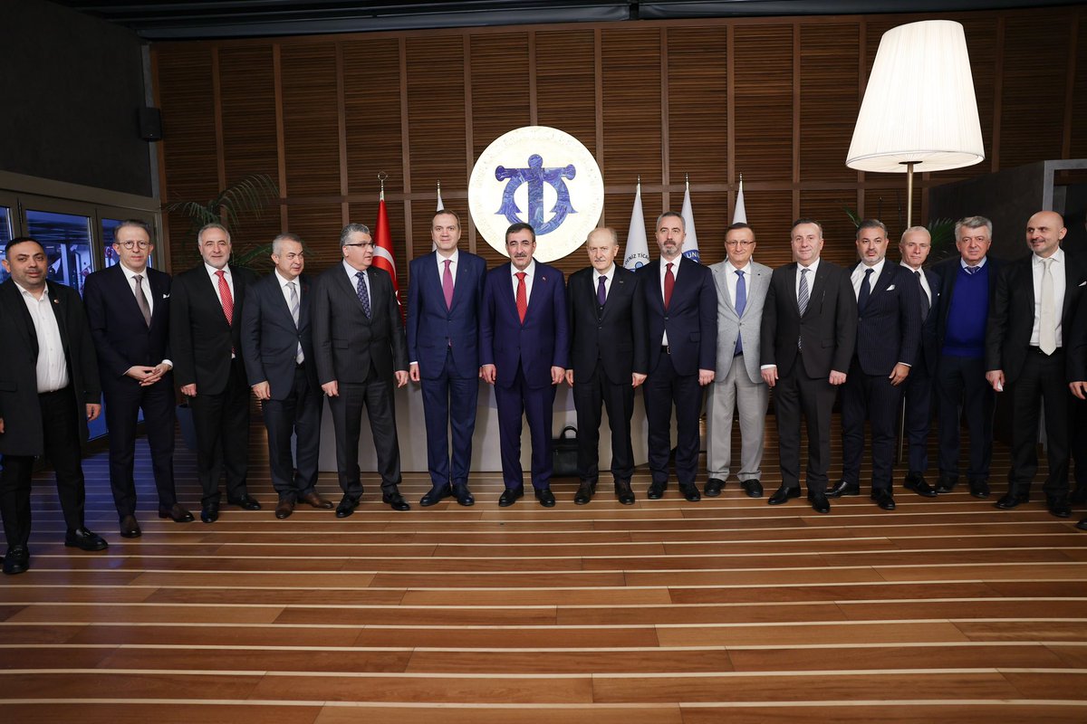 OVP hazırlık sürecinde olduğu gibi politikalarımızı uygulama aşamasında sektör temsilcilerimiz ile iletişimimizi kesintisiz bir şekilde sürdürmeye devam ediyoruz.

Bugün İstanbul’da, İMEAK Deniz Ticaret Odası’nda denizcilik özel sektörünün önde gelen temsilcileri ile bir araya