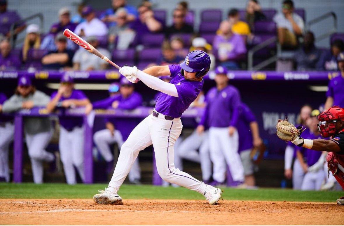 2MJohnson2's tweet photo. Happy Birthday Jake @JakeBrown_14 !! So happy you’re a Tiger!! #GeauxTigers #2waystar https://t.co/m3iipUmaBR