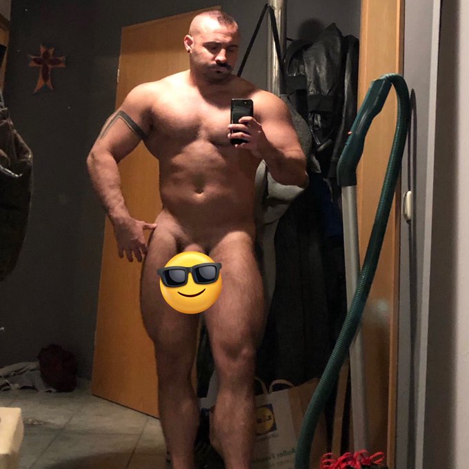 Watch Nik's leaked NSFW photo on TwXstars