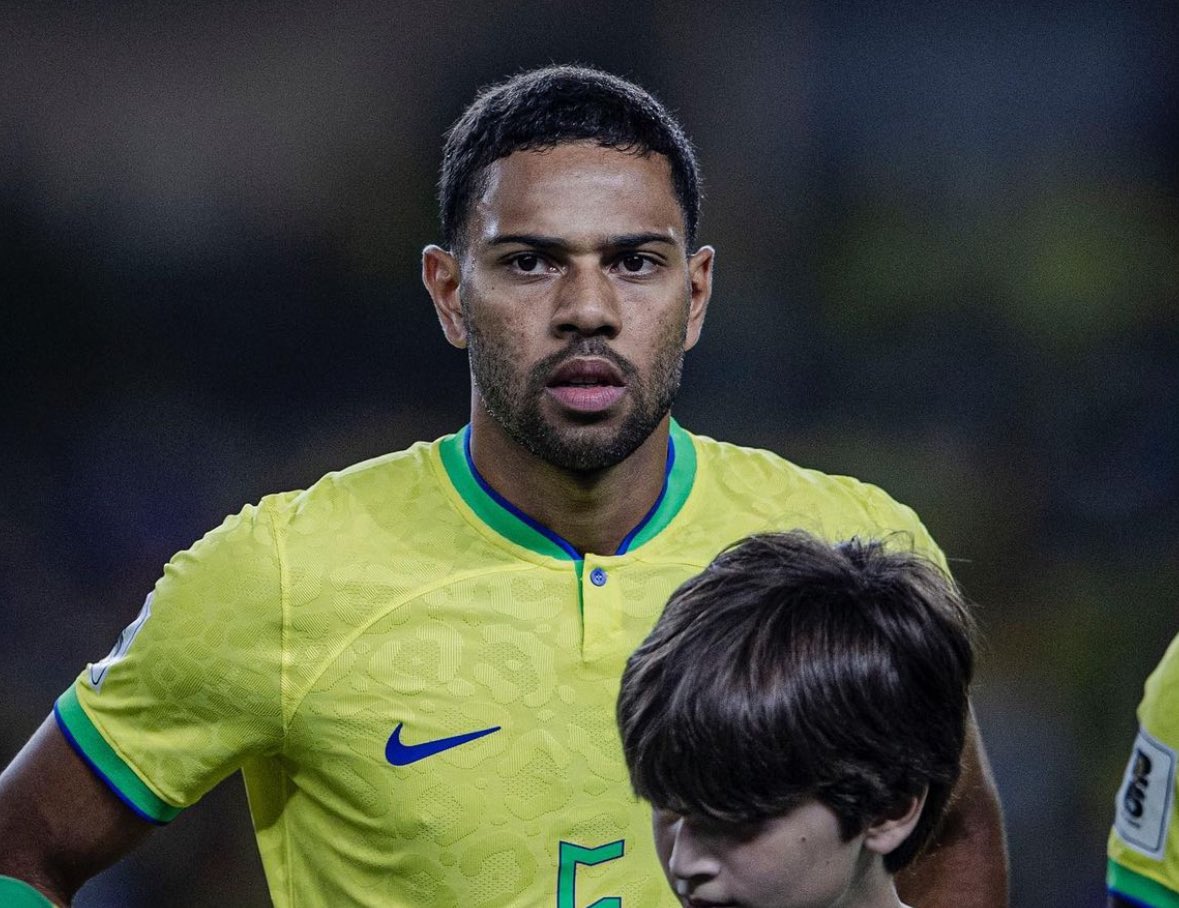 FabrizioRomano's tweet photo. 🚨🔵 Al Hilal are in advanced talks to sign Renan Lodi from Olympique Marseille.

Negotiations will continue for fee around €20m. @MatteMoretto 🇧🇷

OM are advancing to final stages of Josh Doig deal as new fullback for Gattuso — getting closer. 🏴󠁧󠁢󠁳󠁣󠁴󠁿 https://t.co/SrfvzK5fR2
