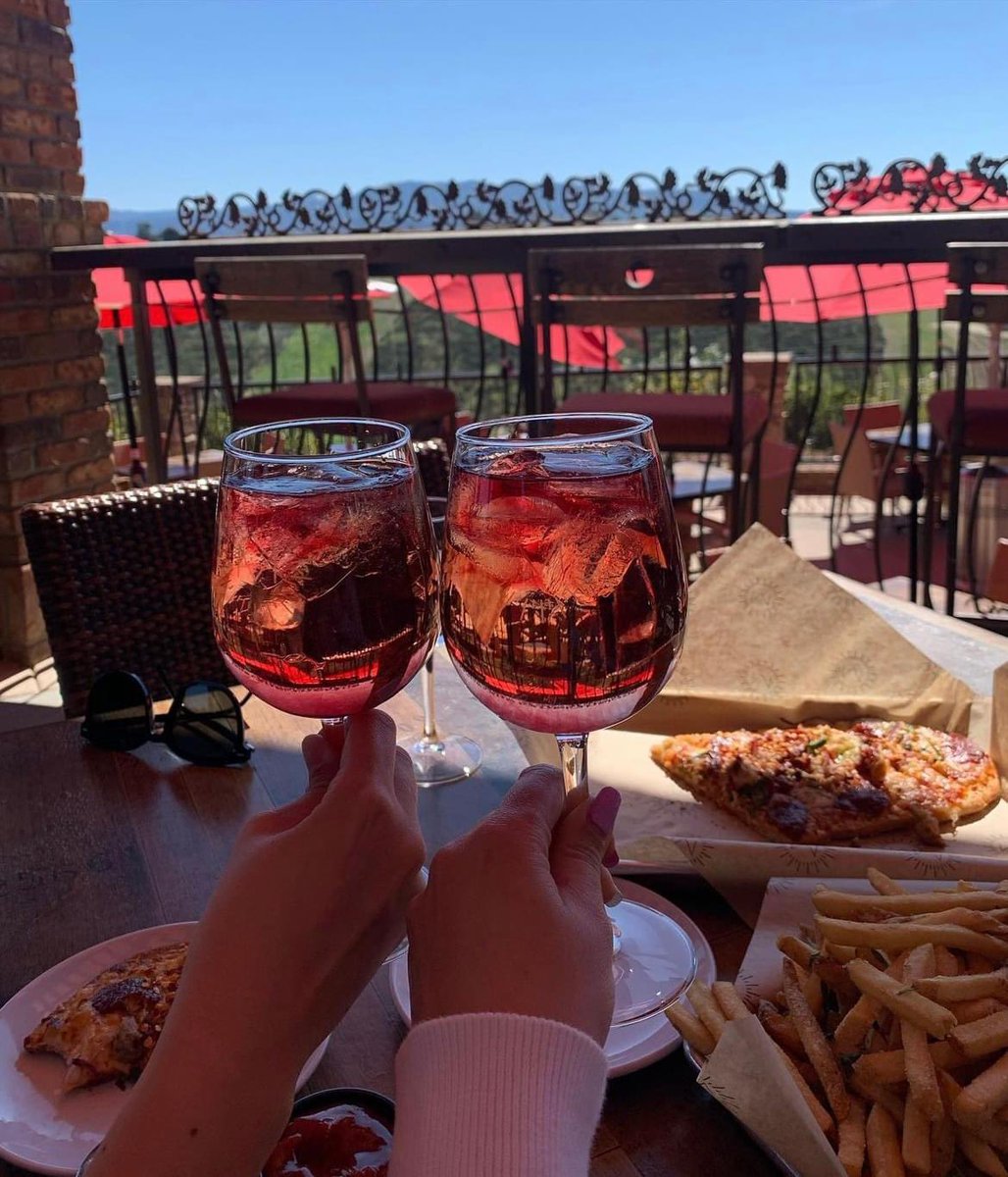 Sangria + Miramonte Winery amazing flatbreads = pure perfection🤩

Stop by!!

#Wine #DrinkTemecula #TemeculaWines #LiveGlassFull #CaliforniaWine #MiramonteWinery #VisitTemecula #WineTasting #VisitCalifornia