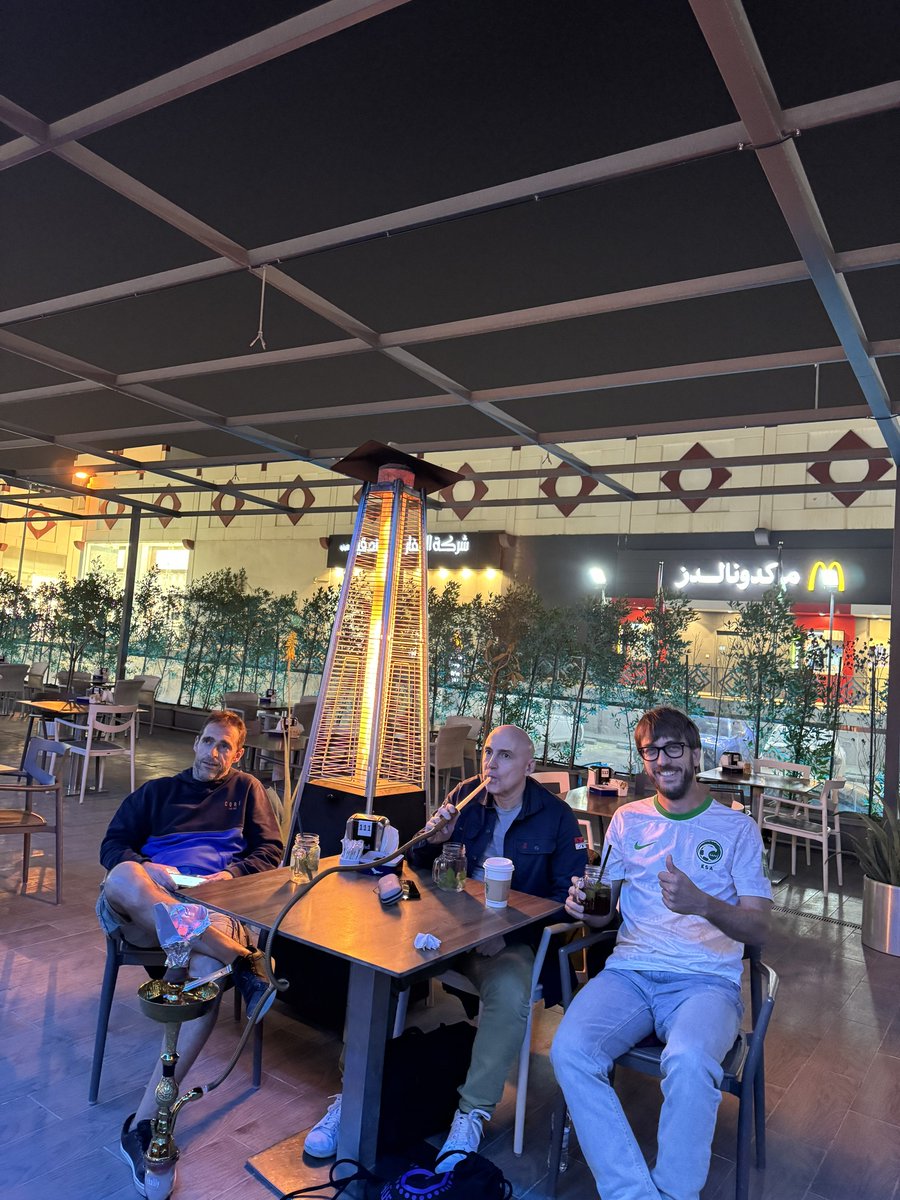 Futbolconkarma's tweet photo. Nunca olvidaré que viví el inicio de la Copa Asia 2023 en Riad🇸🇦, con @MundoMaldini e Isaac y con la mejor foto de la historia 😂😂😂😂

#AsianCup2023 https://t.co/fayPubmALa