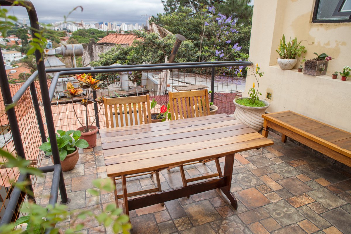 zilah_pousada's tweet image. Desperte no aconchego dos nossos quartos, onde o conforto é a nossa prioridade. Com decoração encantadora e comodidades acolhedoras, cada suíte na Pousada Zilah é um convite para uma estadia relaxante e memorável. 🛌✨ #Conforto #PousadaZilah #Aconchego