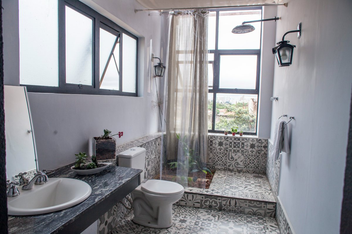 zilah_pousada's tweet image. Desperte no aconchego dos nossos quartos, onde o conforto é a nossa prioridade. Com decoração encantadora e comodidades acolhedoras, cada suíte na Pousada Zilah é um convite para uma estadia relaxante e memorável. 🛌✨ #Conforto #PousadaZilah #Aconchego