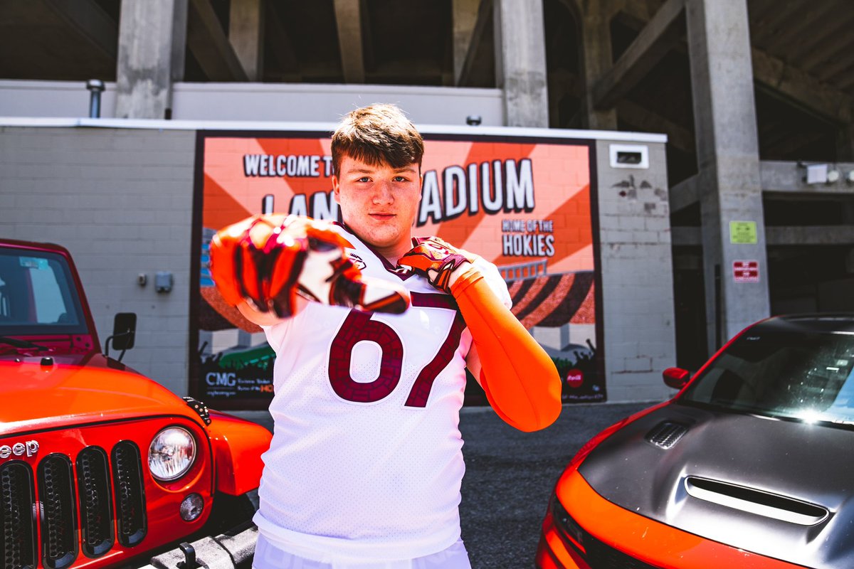 HokiesFB's tweet photo. Happy birthday S/O to offensive lineman Aidan Lynch (@aidan_lynch67 ) 🎉 https://t.co/M7NpaQjq1Q