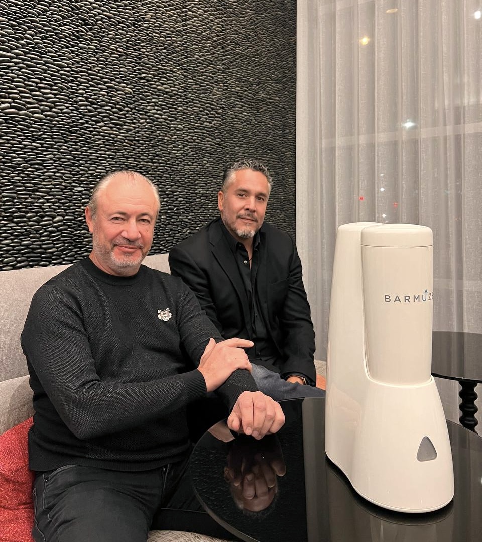 cvatinfo_'s tweet photo. Updated software and several upgrades prior to the manufacturing and assembly. @NeilVoloshin is meeting with Aldo Medina, COO of @Barmuze in Los Angeles, CA. 

#alcoholicbeverages #alcoholtech #kitchenappliances #watertechnology https://t.co/CR2GbCaKtQ