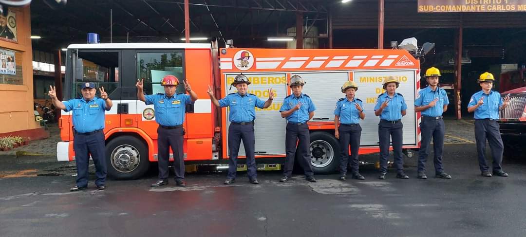 taniasandinista's tweet photo. Con el objetivo de acercar de manera oportuna y eficaz los servicios de bomberos con calidad y calidez, el Ministerio del Interior, en colaboración con #Bomberos Unidos, ha anunciado el desplazamiento de camiones hacia #Poneloya #León. https://t.co/UPKxfjiqhj