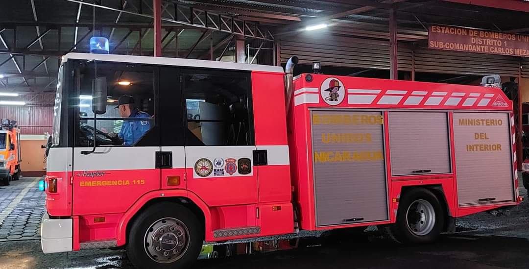 taniasandinista's tweet photo. Con el objetivo de acercar de manera oportuna y eficaz los servicios de bomberos con calidad y calidez, el Ministerio del Interior, en colaboración con #Bomberos Unidos, ha anunciado el desplazamiento de camiones hacia #Poneloya #León. https://t.co/UPKxfjiqhj