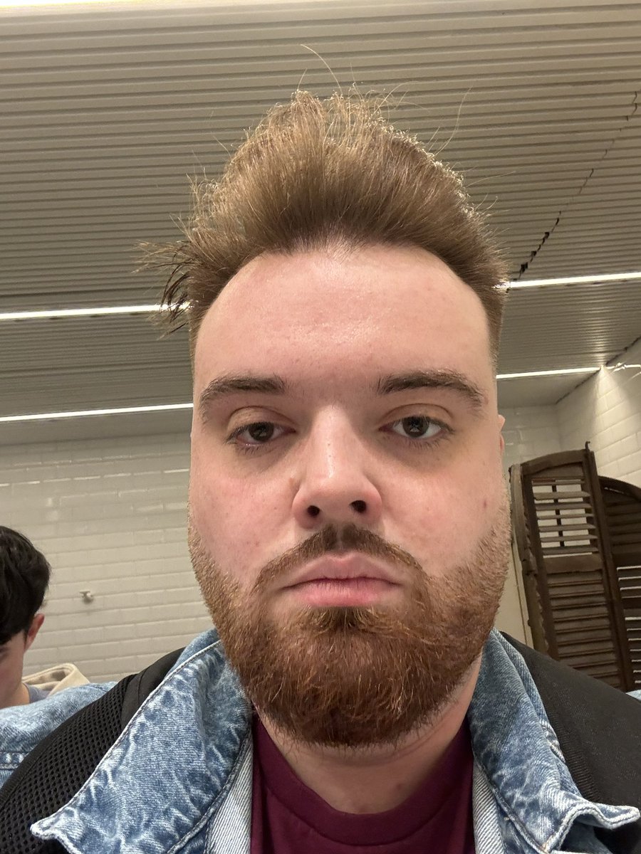IbaiLlanos's tweet photo. nuevo look si o no? votad https://t.co/Tra9PYqGiP