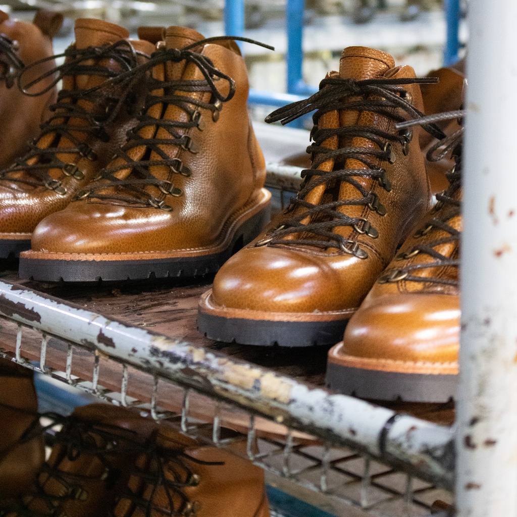 BarkerShoesLtd's tweet image. The perfect pair of boots for a wintry weekend exploring the countryside.

But what colour would you choose? Swipe to see your options! 👉🏻

#hikerboots #mensboots #countrystyle #footwear #mens #countryoutfit #countryfootwear #countryboots #hiking #exploring