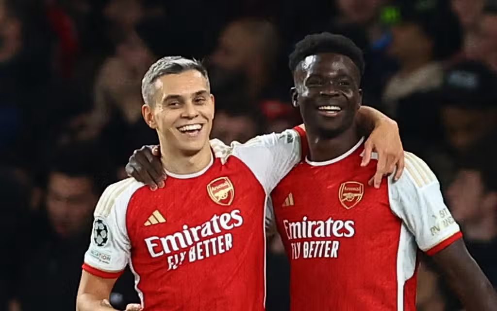 Arsenalnewschan's tweet photo. Do YOU think that #Arsenal will win a trophy this season?! 🤔 🏆   

RT for NO ❌                   Like for YES ✅ https://t.co/EVpSHM7Nhv