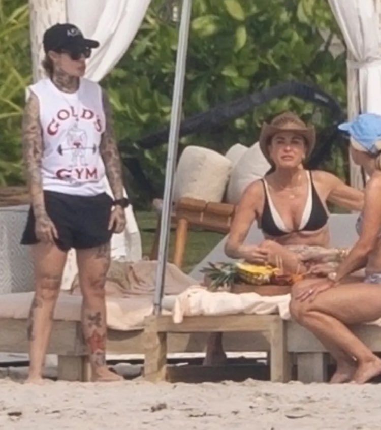 DameReality's tweet photo. Kyle is now dating Pete Davidson…. #rhobh https://t.co/8tFKgeT2FR