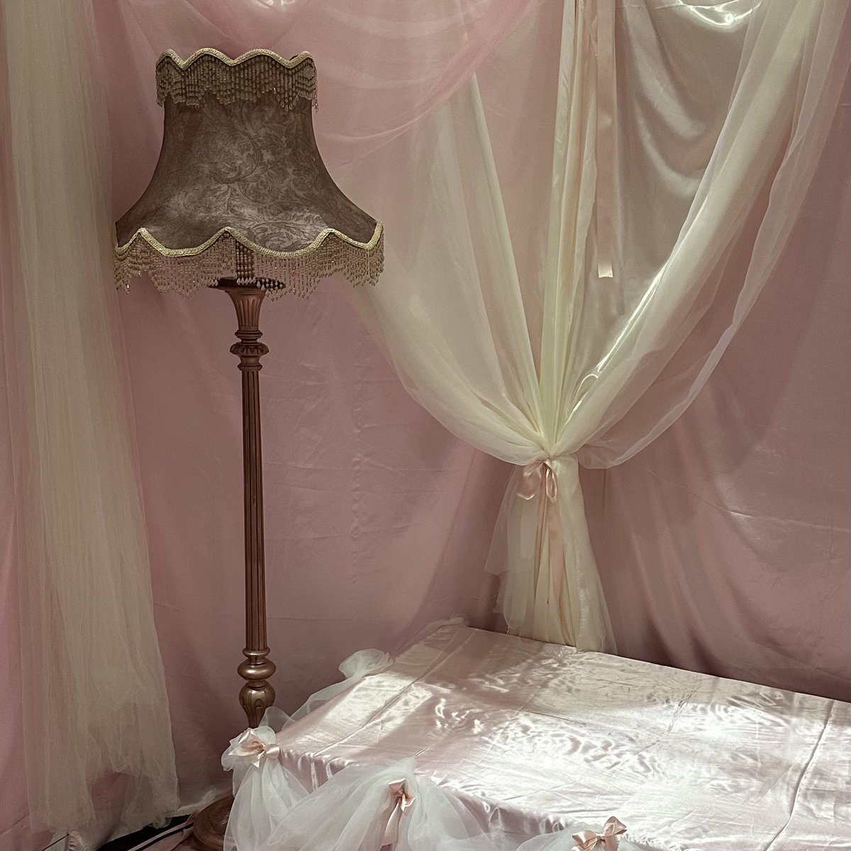 Feast your eyes on the FIRST look at this years #DragCon UK booths. They’re looking real fierce!🌟🇬🇧

🎟 Tickets on sale at rupaulsdragcon.com
📍 @excellondon
🗓 13 &amp; 14 January