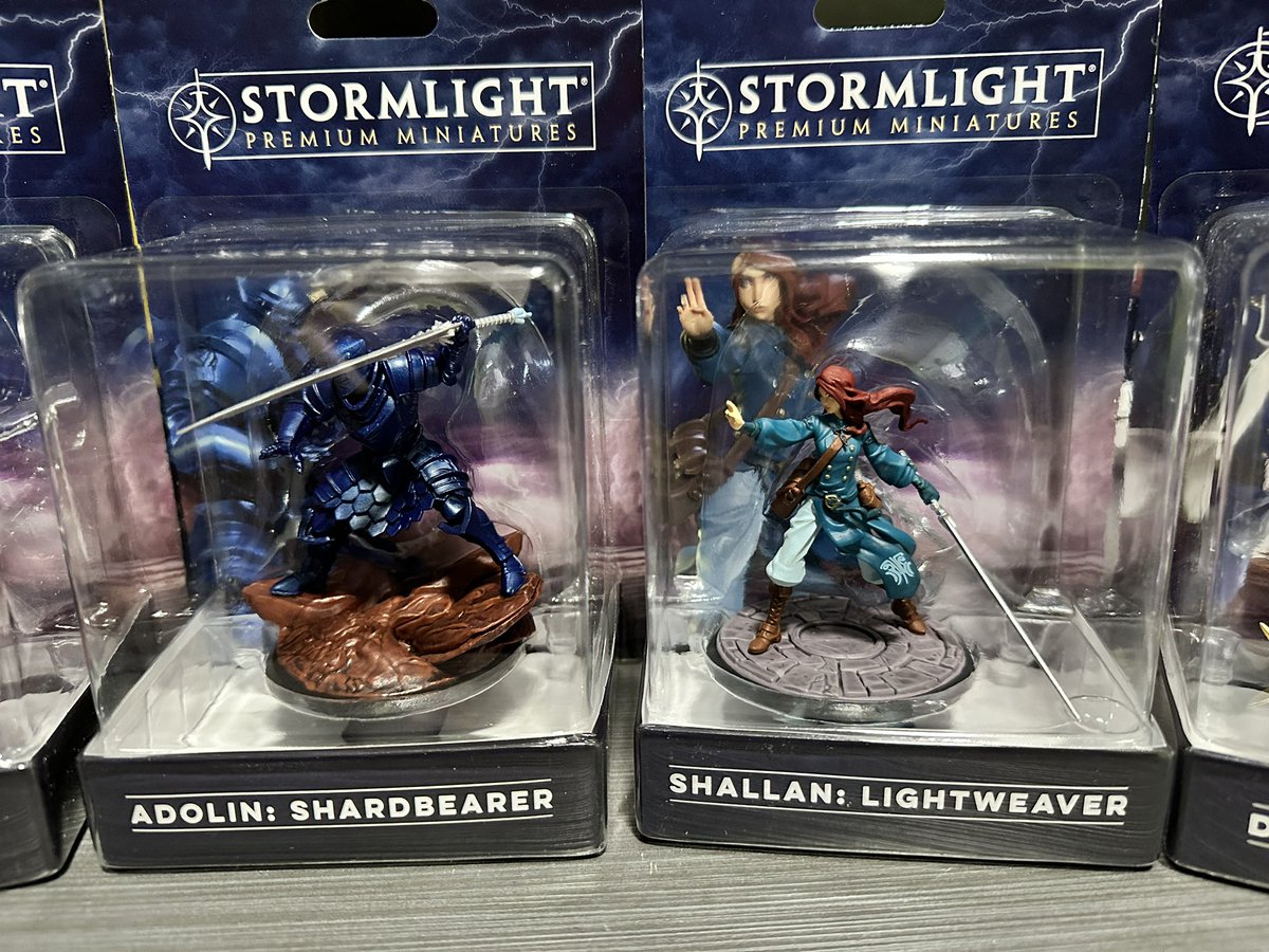 MusTTa_'s tweet photo. Tras más de año y medio de espera… hoy ya me han llegado las miniaturas de el Archivo de las tormentas 😍😍😍 #miniatures #stormlight #szeth #kaladin #stormblessed #adolin #shallan #daddy #dalinar #jasnah https://t.co/vQJDkJd3bg