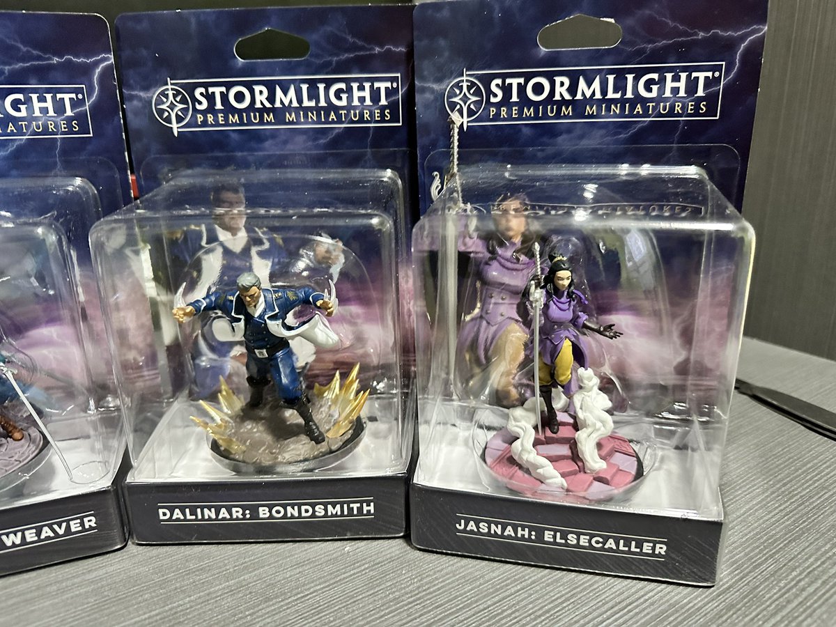 MusTTa_'s tweet photo. Tras más de año y medio de espera… hoy ya me han llegado las miniaturas de el Archivo de las tormentas 😍😍😍 #miniatures #stormlight #szeth #kaladin #stormblessed #adolin #shallan #daddy #dalinar #jasnah https://t.co/vQJDkJd3bg
