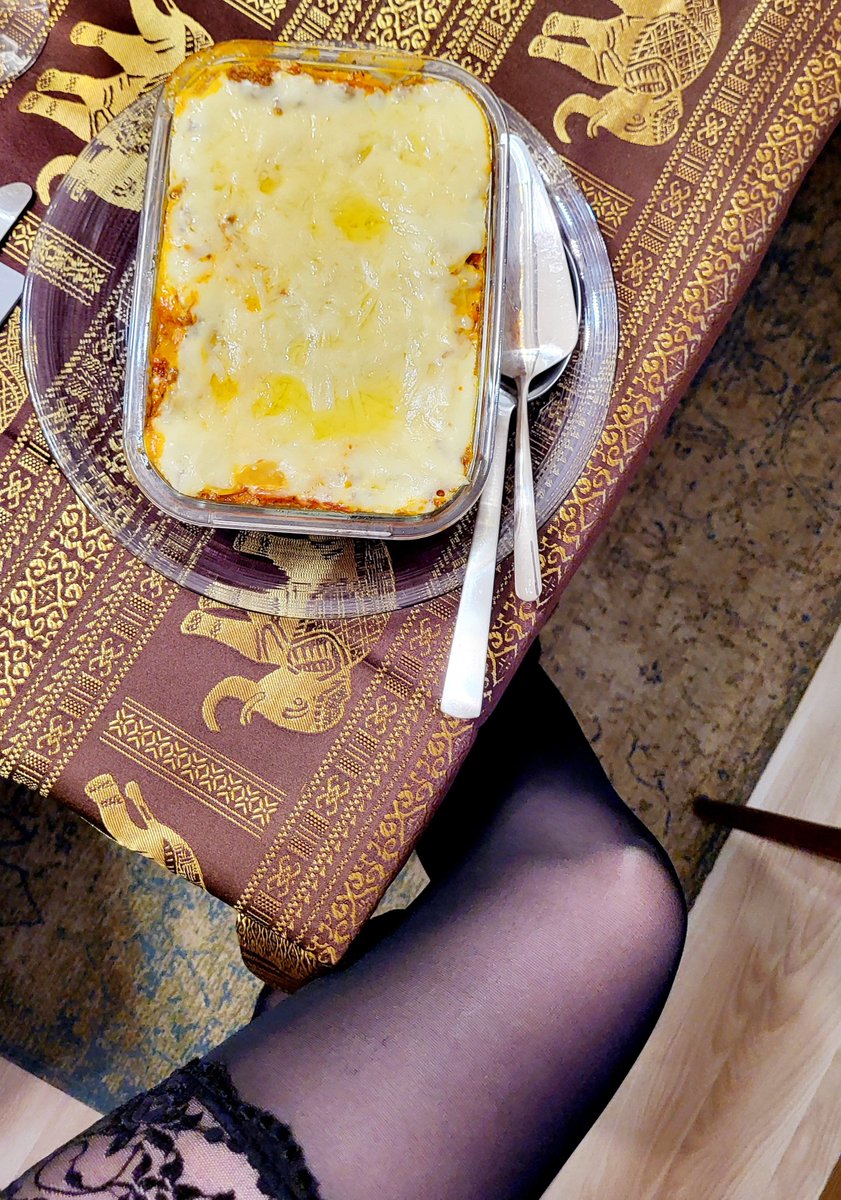 Es: - Tev darbs beidzās, tu varētu tagad ar mani arī parunāties!
Vīrs: - Kas ir ēst?
😂 nu šis un tas jau ir...