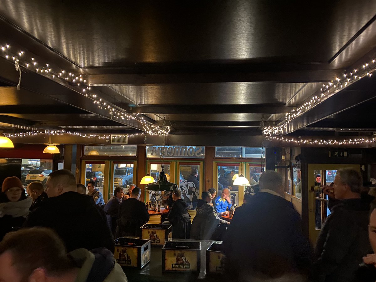 JeanPaulRison's tweet photo. Café Cambuur. Een heerlijk bruin café, bier uit de krat, stadion aan de overkant. Werelds. https://t.co/zwxEPudecC
