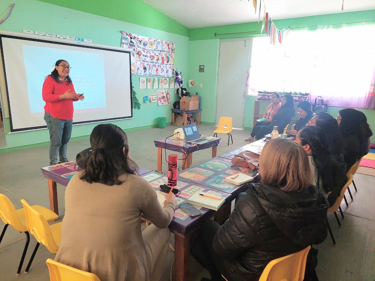 DH_IEEPO's tweet photo. En el Jardín de Niños "Ricardo Flores Magón", Villa Díaz Ordaz, desarrollamos el taller "Derechos Humanos de Niñas, Niños y Adolescentes", dirigido a personal educativo de la institución escolar.

#UnPuebloTransformandoSuHistoria
#PorUnOaxacaConMejorEducacion https://t.co/PRm4pqUNwK