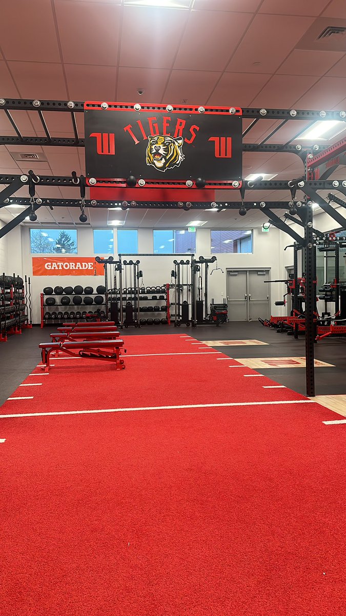 New home <a href="/WittFootball/">Wittenberg Football</a> ‼️too excited for this off season work. excited for what’s to come. Shoutout <a href="/apPrep/">apPrep HQ</a> for workin with me on my winter break. Hyped to get back with them this summer as well.