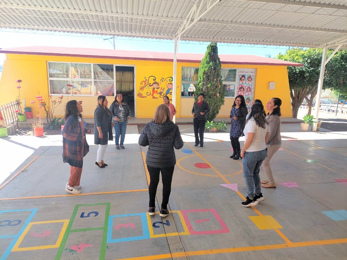 DH_IEEPO's tweet photo. En el Jardín de Niños "Ricardo Flores Magón", Villa Díaz Ordaz, desarrollamos el taller "Derechos Humanos de Niñas, Niños y Adolescentes", dirigido a personal educativo de la institución escolar.

#UnPuebloTransformandoSuHistoria
#PorUnOaxacaConMejorEducacion https://t.co/PRm4pqUNwK