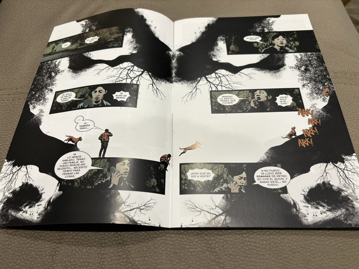 Me he puesto hoy con mitos del huerto de los huesos de @And_Sorrentino y #jefflemire, publicado aquí por @Astiberri, y me quedo con la boca abierta en muchas páginas. En concreto, esta… qué es esta salvajada de narrativa, de llevar el cómic a otro nivel? Espectacular