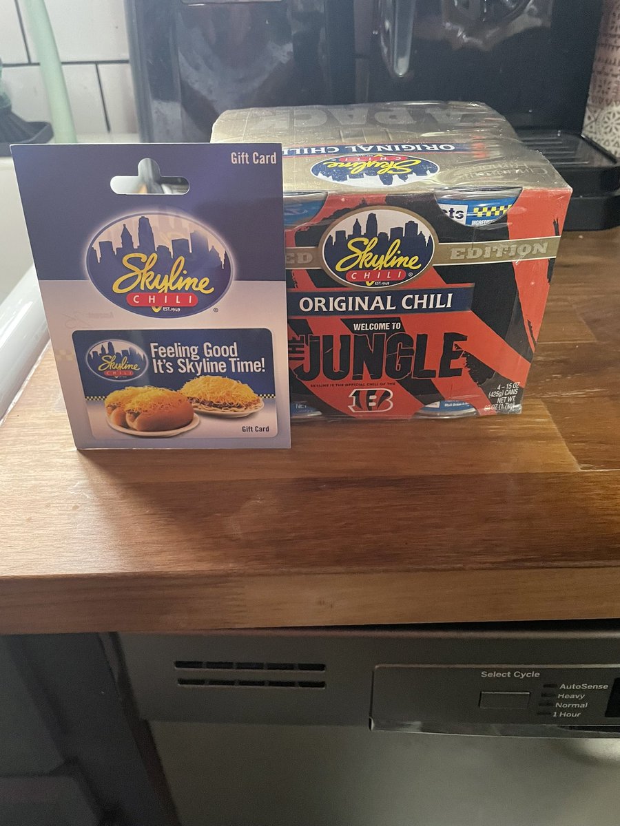 CLEMsanity's tweet image. Thank you @Skyline_Chili for the awesome package! #RuleTheJungle #ItsSkylineTime