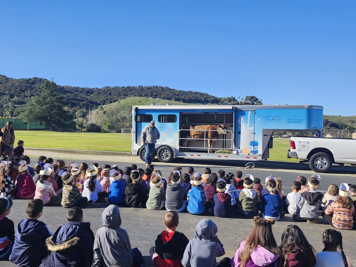 glover_do's tweet photo. Happy Friday! 😊 Meeting Cinnamon and learning about cows with our @RiosRobots  
PK and TK students 🥰

Thank you to the Dairy Council for the visit! https://t.co/0ZVeFfnoBD