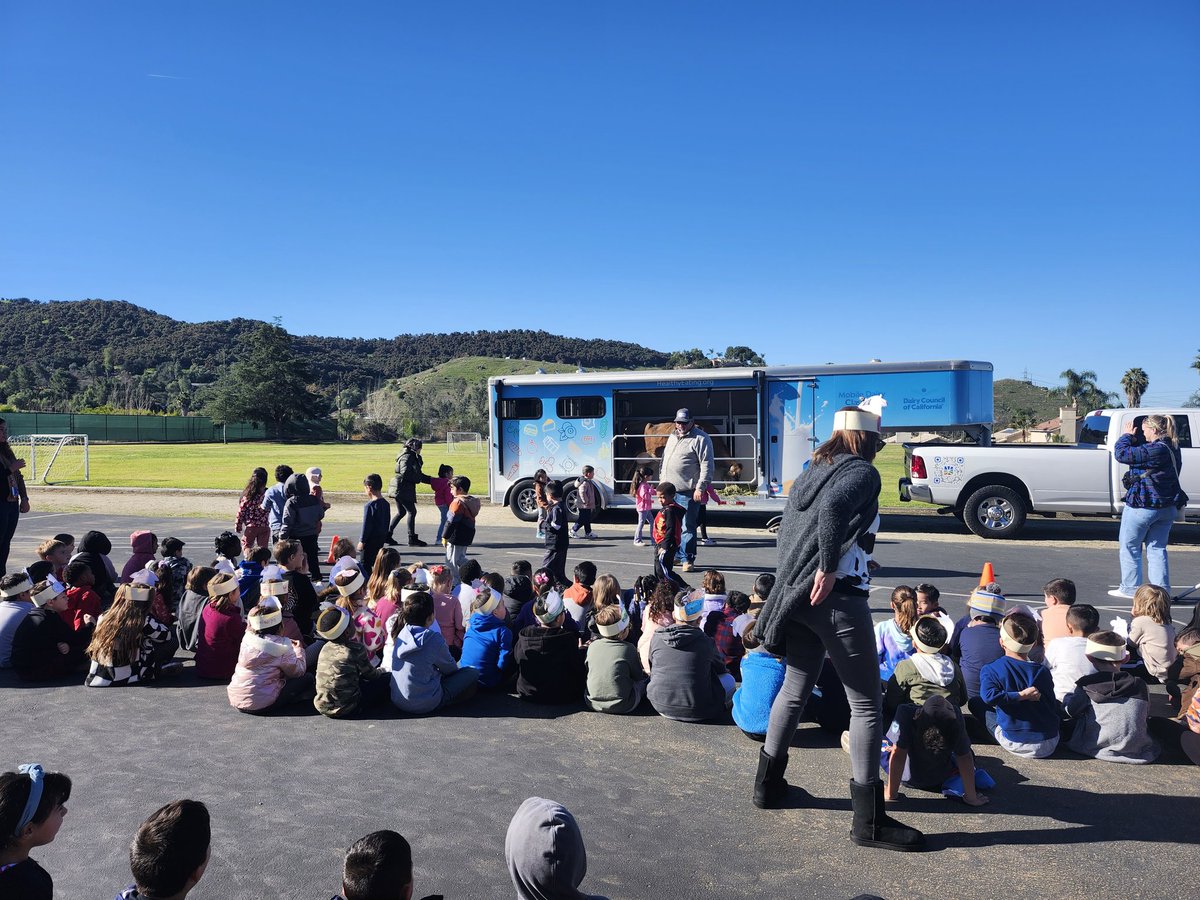 glover_do's tweet photo. Happy Friday! 😊 Meeting Cinnamon and learning about cows with our @RiosRobots  
PK and TK students 🥰

Thank you to the Dairy Council for the visit! https://t.co/0ZVeFfnoBD