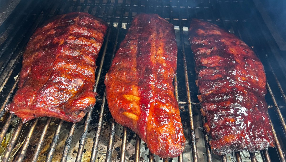 AussomAussie's tweet image. G'day mate! We've chucked ribs on the barbie and given 'em a fair dinkum upgrade - these beauties were seasoned with our Barbie Dust and then smothered in our Raspberry Chipotle Sauce. It's a flavor explosion that'll leave ya gobsmacked! #TrueBlue #SpiceRub #BBQLife