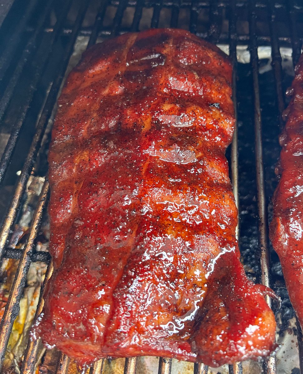AussomAussie's tweet image. G'day mate! We've chucked ribs on the barbie and given 'em a fair dinkum upgrade - these beauties were seasoned with our Barbie Dust and then smothered in our Raspberry Chipotle Sauce. It's a flavor explosion that'll leave ya gobsmacked! #TrueBlue #SpiceRub #BBQLife