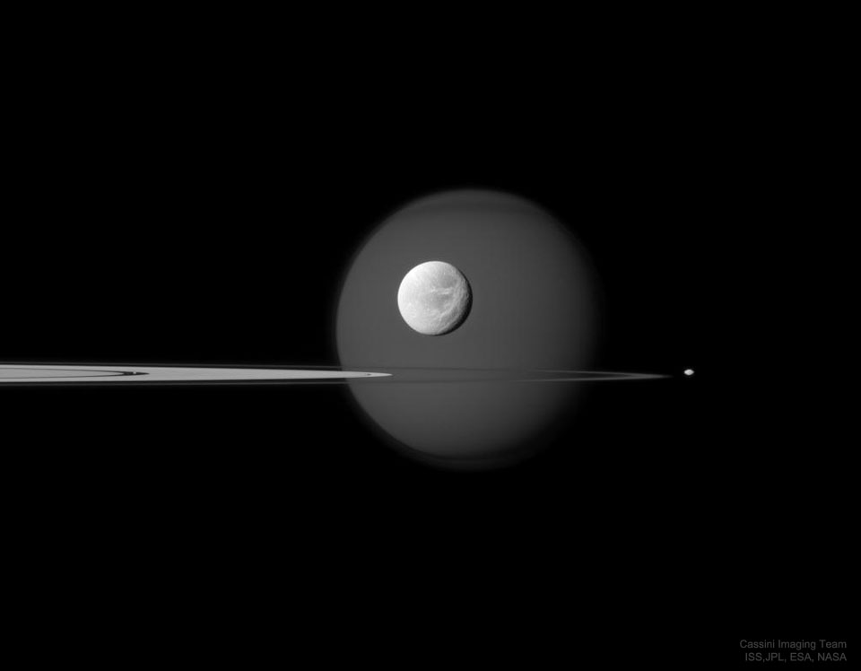 SaadInCyber's tweet photo. Titan, Dione, Pandora, and Pan pose together in this stunning image captured by the Cassini spacecraft during its mission exploring Saturn and its moons.
Source:APOD NASA
#Saturn #Cassini #MoonsOfSaturn #NASA https://t.co/zp5NQhYniC