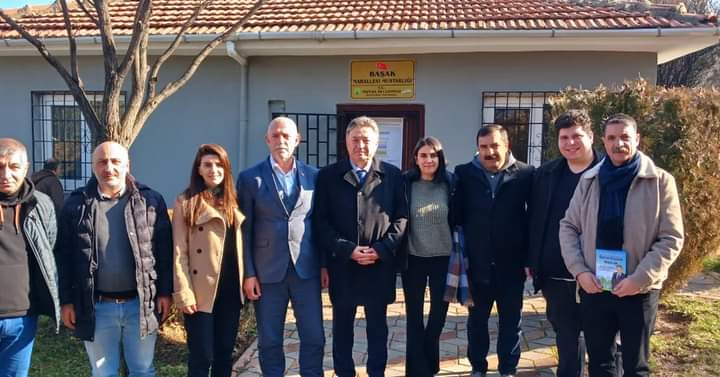 Başak Mahallesi Muhtarımız Cengiz Albayrak'ı ziyaret ettik... Başak Mahallemiz üzerine görüş alışverişinde bulunduk... Sıcak ev sahipliği ve sohbeti için Cengiz Muhtarımıza teşekkür ediyorum...